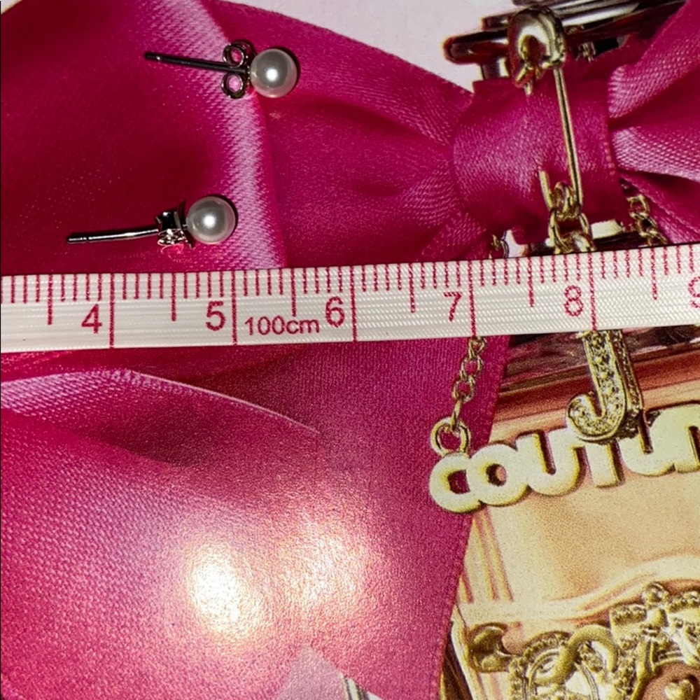 🎀sterling silver mini pearl stud earrings - Picture 3 of 4
